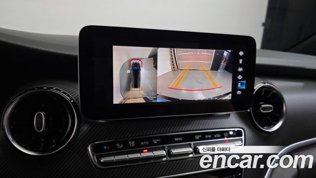 Mercedes-Benz V-Class 2021 — photo 16
