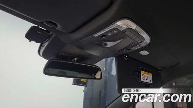 Mercedes-Benz V-Class 2021 — photo 18