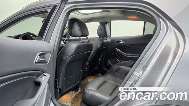 Mercedes-Benz GLA-Class 2017 — photo 11