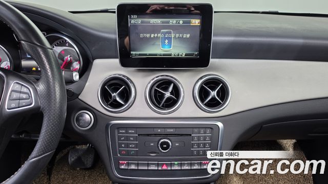 Mercedes-Benz GLA-Class 2017 — photo 12