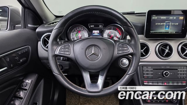 Mercedes-Benz GLA-Class 2017 — photo 13