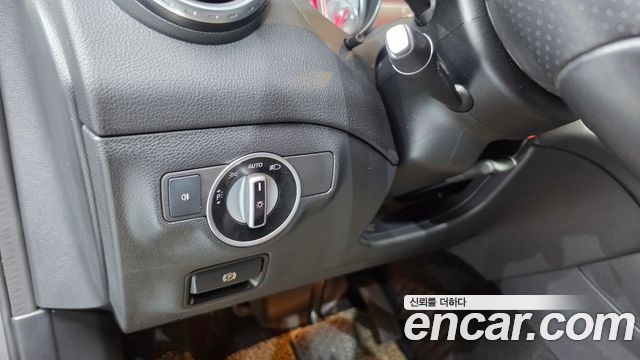 Mercedes-Benz GLA-Class 2017 — photo 16