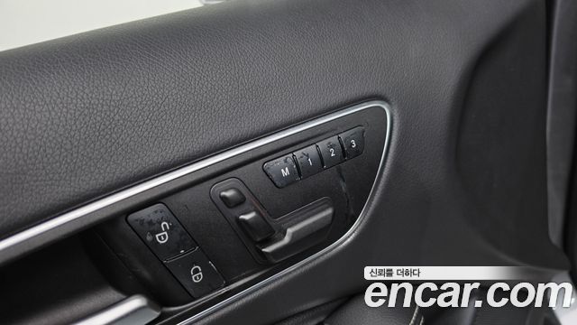 Mercedes-Benz GLA-Class 2017 — photo 17