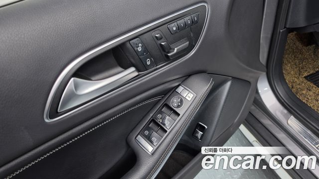Mercedes-Benz GLA-Class 2017 — photo 18