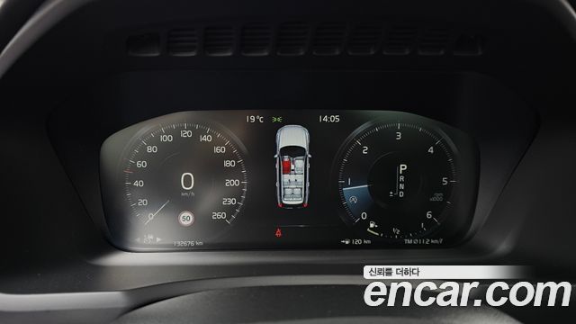 Volvo XC90 2018 — photo 11