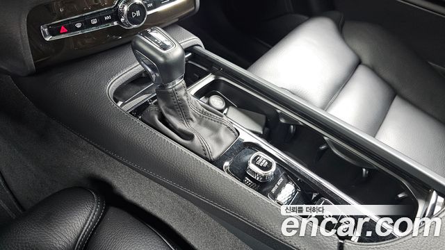 Volvo XC90 2018 — photo 12