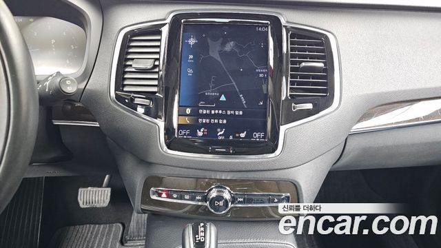 Volvo XC90 2018 — photo 18