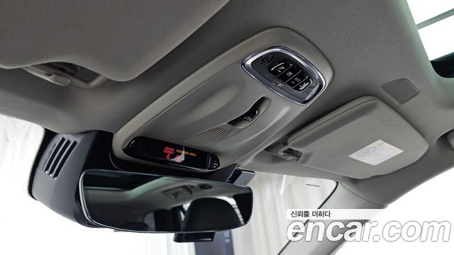Volvo XC90 2018 — photo 24