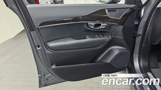 Volvo XC90 2018 — photo 14