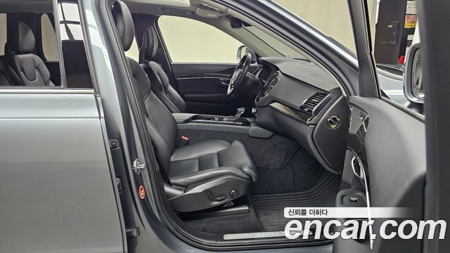 Volvo XC90 2018 — photo 16