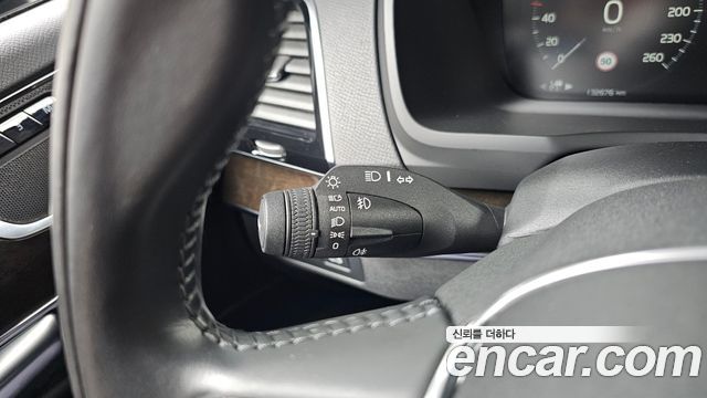Volvo XC90 2018 — photo 29