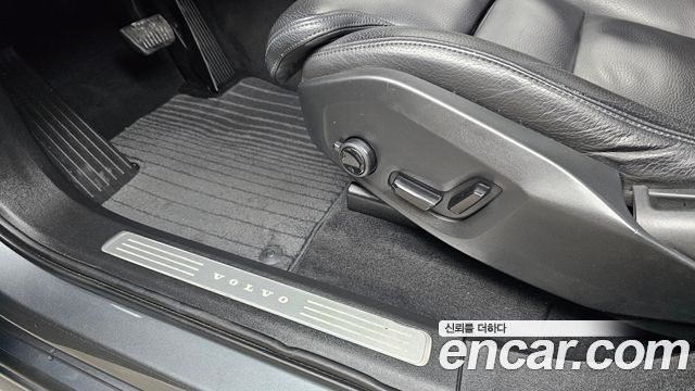 Volvo XC90 2018 — photo 31