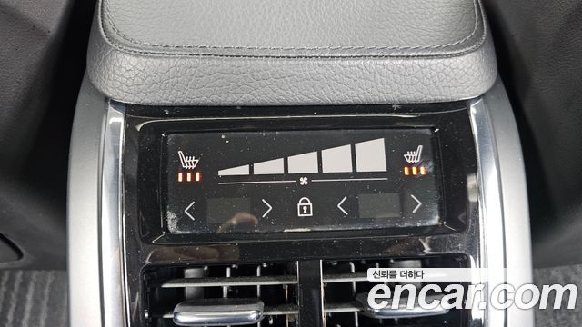 Volvo XC90 2018 — photo 32
