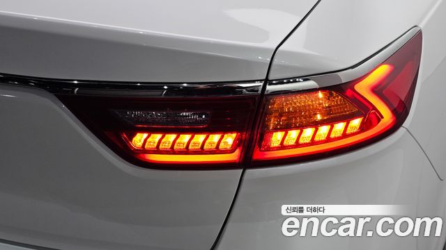 Kia K7 2019 — photo 9