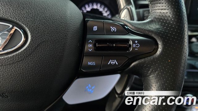 Hyundai Veloster 2022 — photo 22