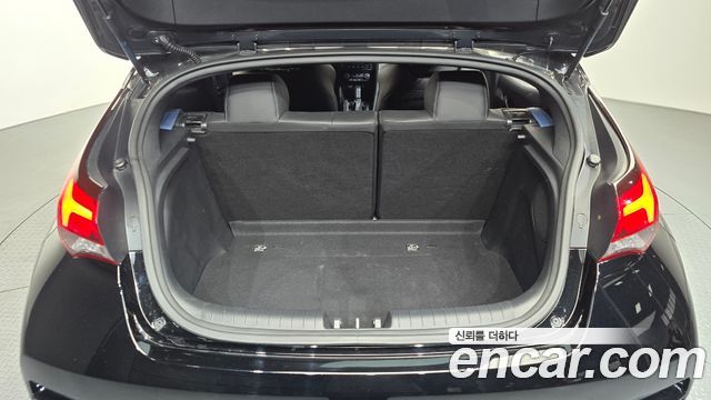 Hyundai Veloster 2022 — photo 23