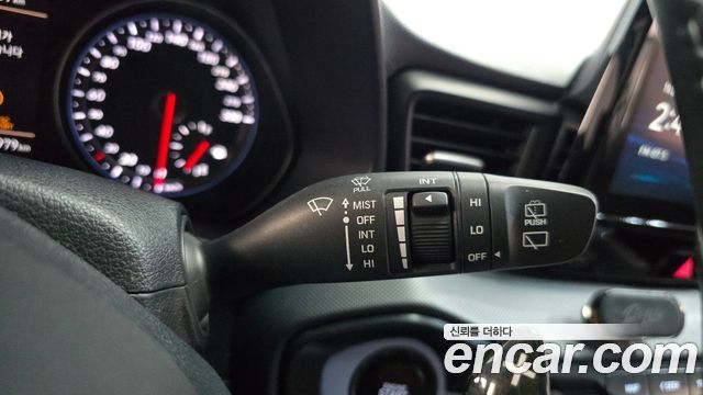 Hyundai Veloster 2022 — photo 26