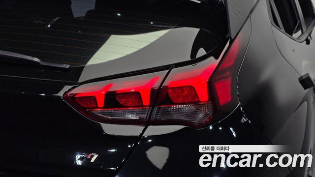 Hyundai Veloster 2022 — photo 9