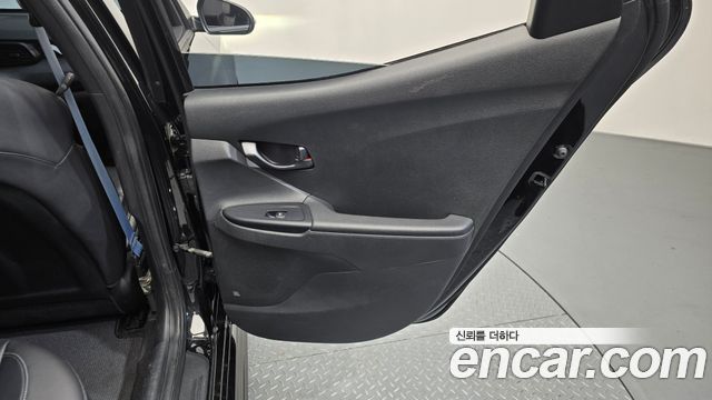 Hyundai Veloster 2022 — photo 15