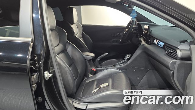 Hyundai Veloster 2022 — photo 16