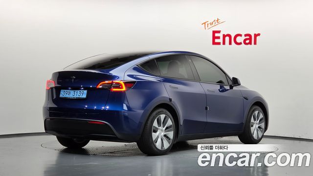 Tesla Model Y 2023 — photo 2