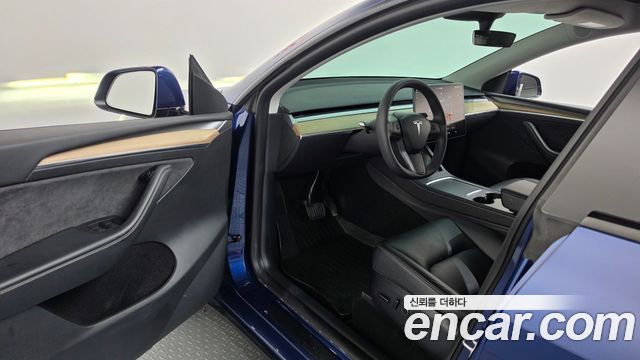 Tesla Model Y 2023 — photo 13