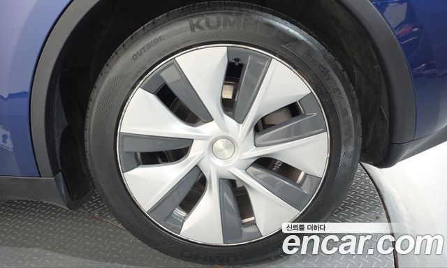 Tesla Model Y 2023 — photo 7