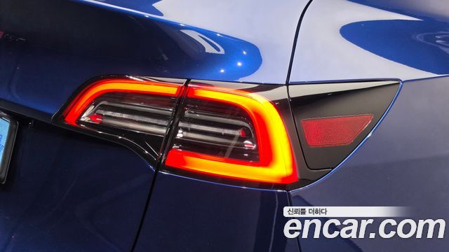 Tesla Model Y 2023 — photo 9