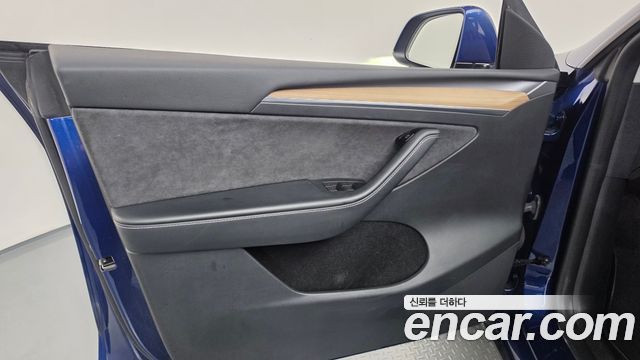 Tesla Model Y 2023 — photo 14