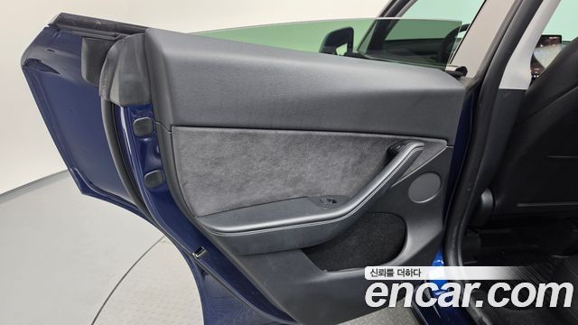 Tesla Model Y 2023 — photo 15