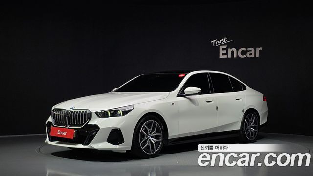 BMW 5-Series 2024 — photo 1