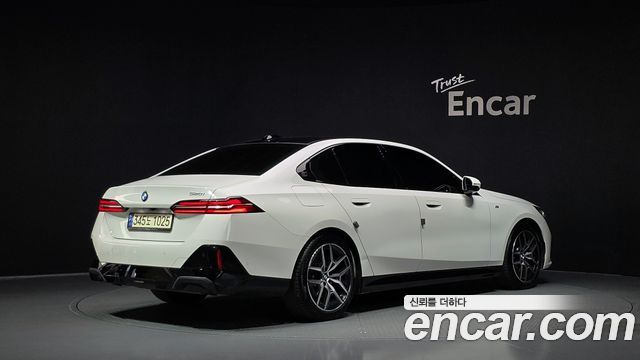 BMW 5-Series 2024 — photo 2