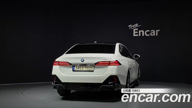 BMW 5-Series 2024 — photo 4