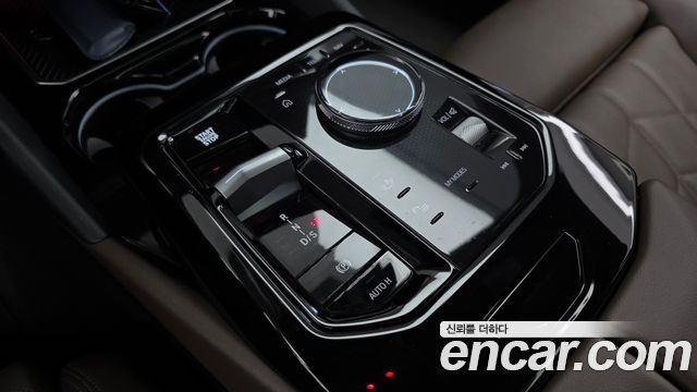 BMW 5-Series 2024 — photo 12