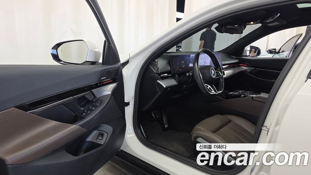 BMW 5-Series 2024 — photo 13
