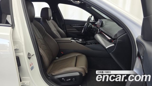 BMW 5-Series 2024 — photo 17
