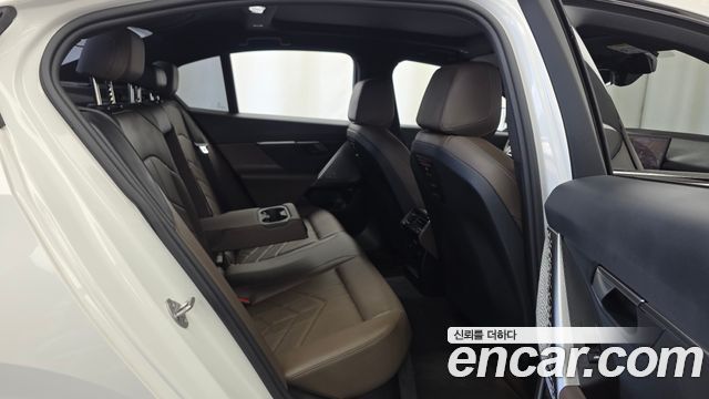 BMW 5-Series 2024 — photo 18