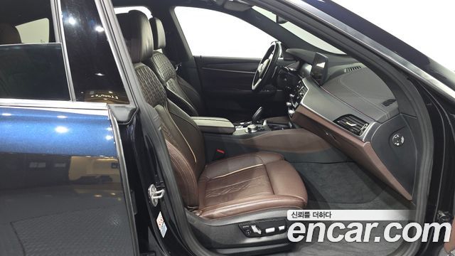 BMW Gran Turismo 2022 — photo 16