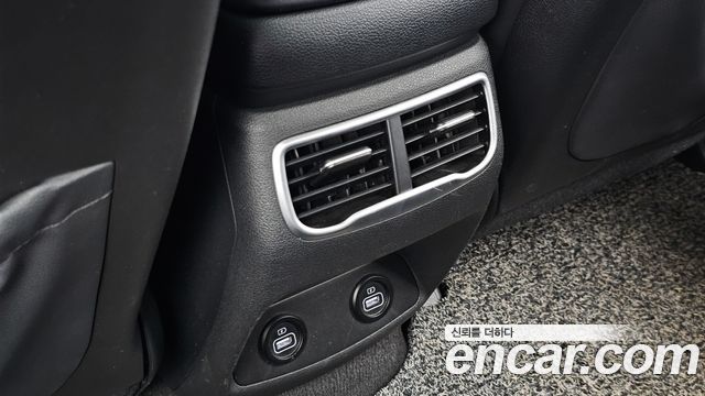 Hyundai Santafe 2022 — photo 32