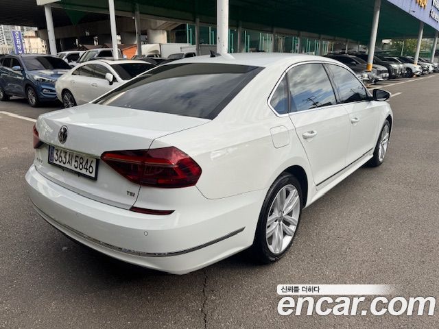 Volkswagen Passat 2018 — photo 2