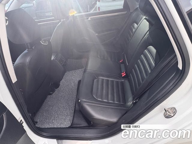 Volkswagen Passat 2018 — photo 13