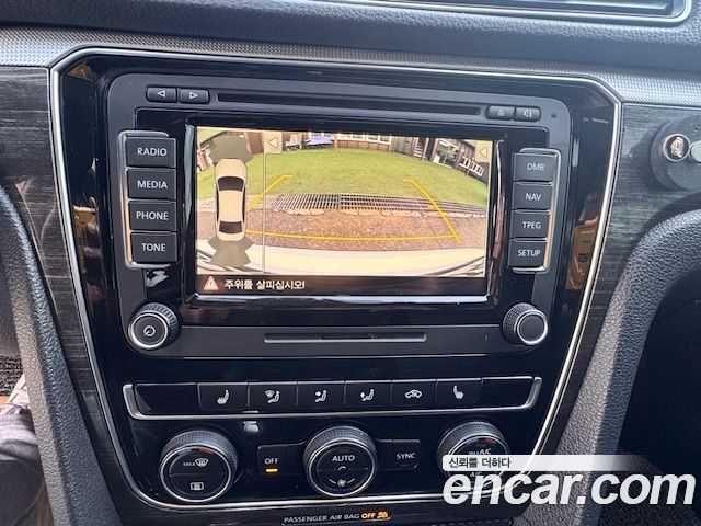 Volkswagen Passat 2018 — photo 16