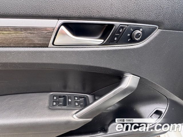 Volkswagen Passat 2018 — photo 17