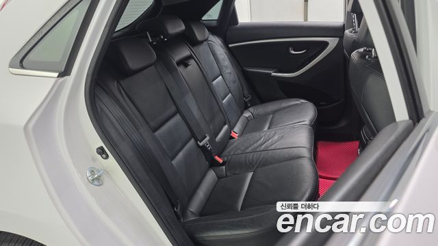 Hyundai i30 2015 — photo 17