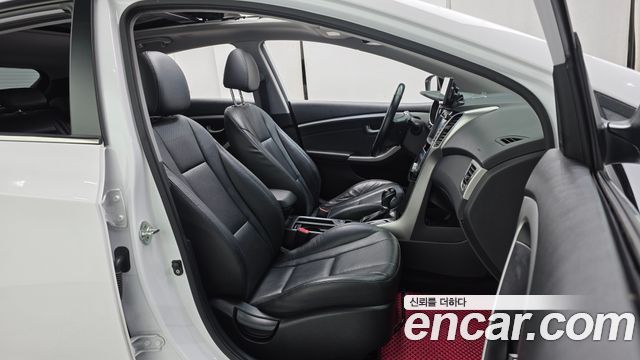 Hyundai i30 2015 — photo 16