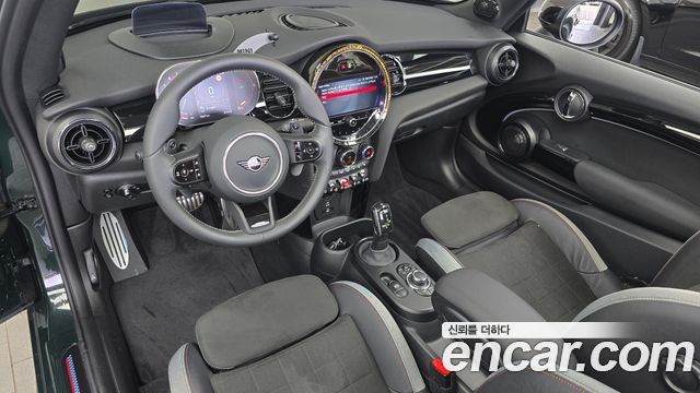 Mini Cooper Convertible 2023 — photo 10