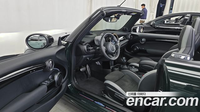 Mini Cooper Convertible 2023 — photo 13