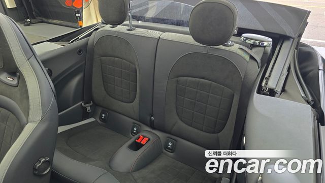Mini Cooper Convertible 2023 — photo 17