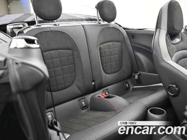 Mini Cooper Convertible 2023 — photo 18