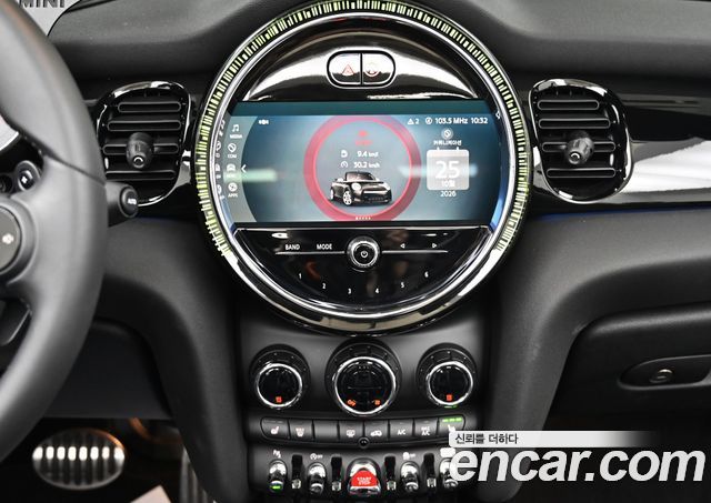 Mini Cooper Convertible 2023 — photo 26